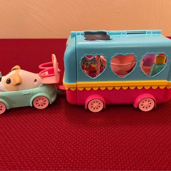 Chubby Puppies & Friends - Vacation Camper Playset - Picture 3 of 5